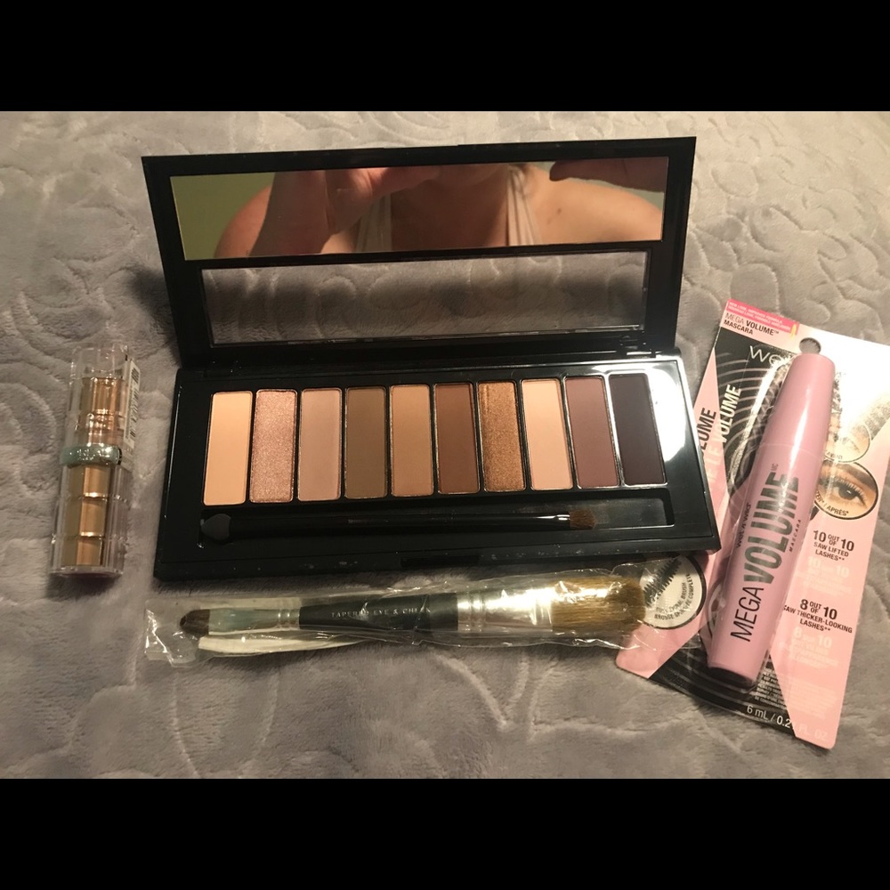 Makeup Bundle - Picture 16 of 16